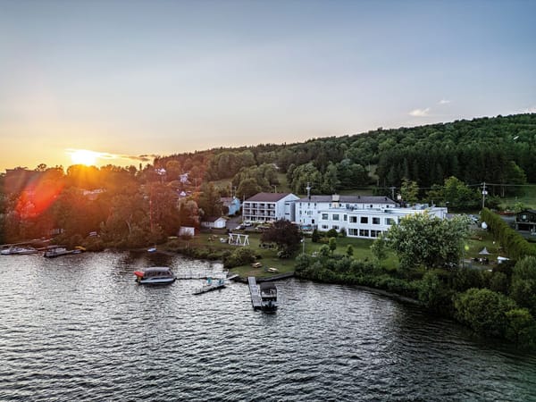 🇨🇦 Dès 99$ - 1 nuit en bord de lac  – à seulement 1h de Québec !