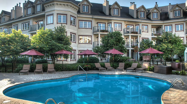 ⛰️Mont-Tremblant - 1 nuit - 2 adultes + 2 enfants - Dès 159$ - Petit dej + stationnement inclus